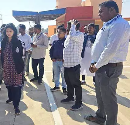 प्रिंसिपल सेक्रेटरी Usha Padhee ने मलकानगिरी में डेवलपमेंट प्रोजेक्ट्स का रिव्यू किया प्रिंसिपल सेक्रेटरी Usha Padhee ने मलकानगिरी में डेवलपमेंट प्रोजेक्ट्स का रिव्यू किया