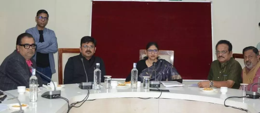 खरीफ विपणन वर्ष 2025-26 हेतु फोर्टिफाइड राइस कर्नेल (FRK) व्यवस्था की समीक्षा बैठक आयोजित खरीफ विपणन वर्ष 2025-26 हेतु फोर्टिफाइड राइस कर्नेल (FRK) व्यवस्था की समीक्षा बैठक आयोजित