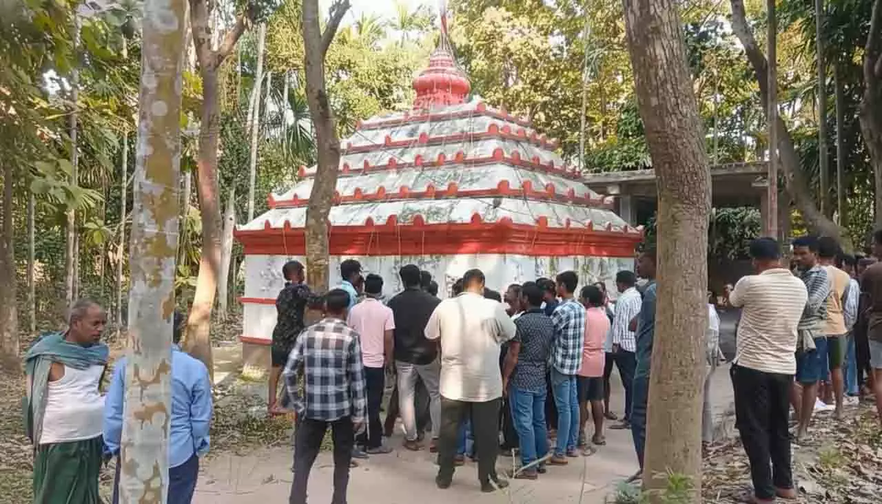Odisha के मंदिर में शिवलिंग पर पुजारी का शव मिला Odisha के मंदिर में शिवलिंग पर पुजारी का शव मिला