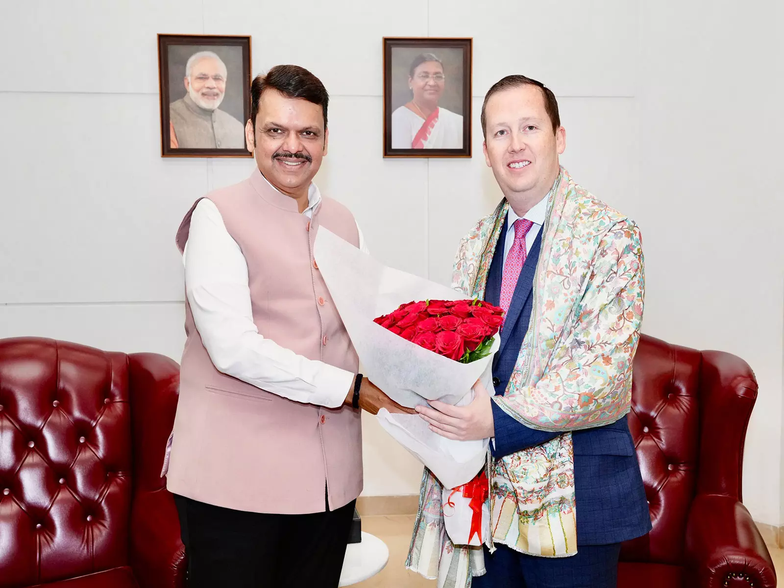 अमेरिकी राजदूत गोर ने Fadnavis से साझा रणनीति पर चर्चा की अमेरिकी राजदूत गोर ने Fadnavis से साझा रणनीति पर चर्चा की