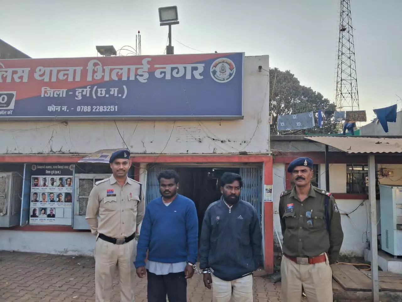 अंतर्राज्यीय वाहन चोर गिरोह का पर्दाफाश, 2 शातिर चोर गिरफ्तार अंतर्राज्यीय वाहन चोर गिरोह का पर्दाफाश, 2 शातिर चोर गिरफ्तार