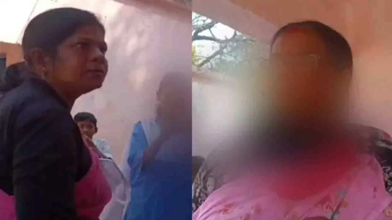 Sambalpur स्कूल में महिला टीचर्स की लड़ाई, बाल खींचने तक पहुंचा विवाद Sambalpur स्कूल में महिला टीचर्स की लड़ाई, बाल खींचने तक पहुंचा विवाद