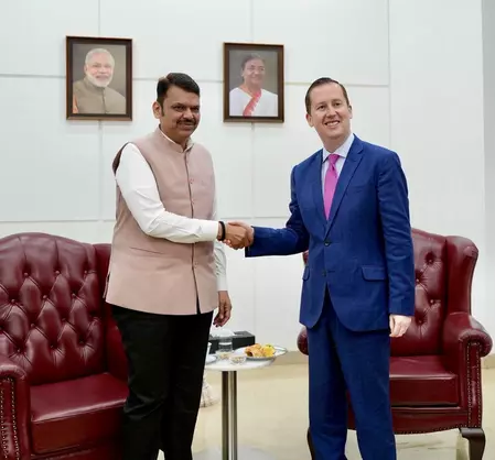 अमेरिकी राजदूत सर्जियो गोर ने देवेंद्र फडणवीस से की मुलाकात, महाराष्ट्र में निवेश बढ़ाने पर चर्चा अमेरिकी राजदूत सर्जियो गोर ने देवेंद्र फडणवीस से की मुलाकात, महाराष्ट्र में निवेश बढ़ाने पर चर्चा