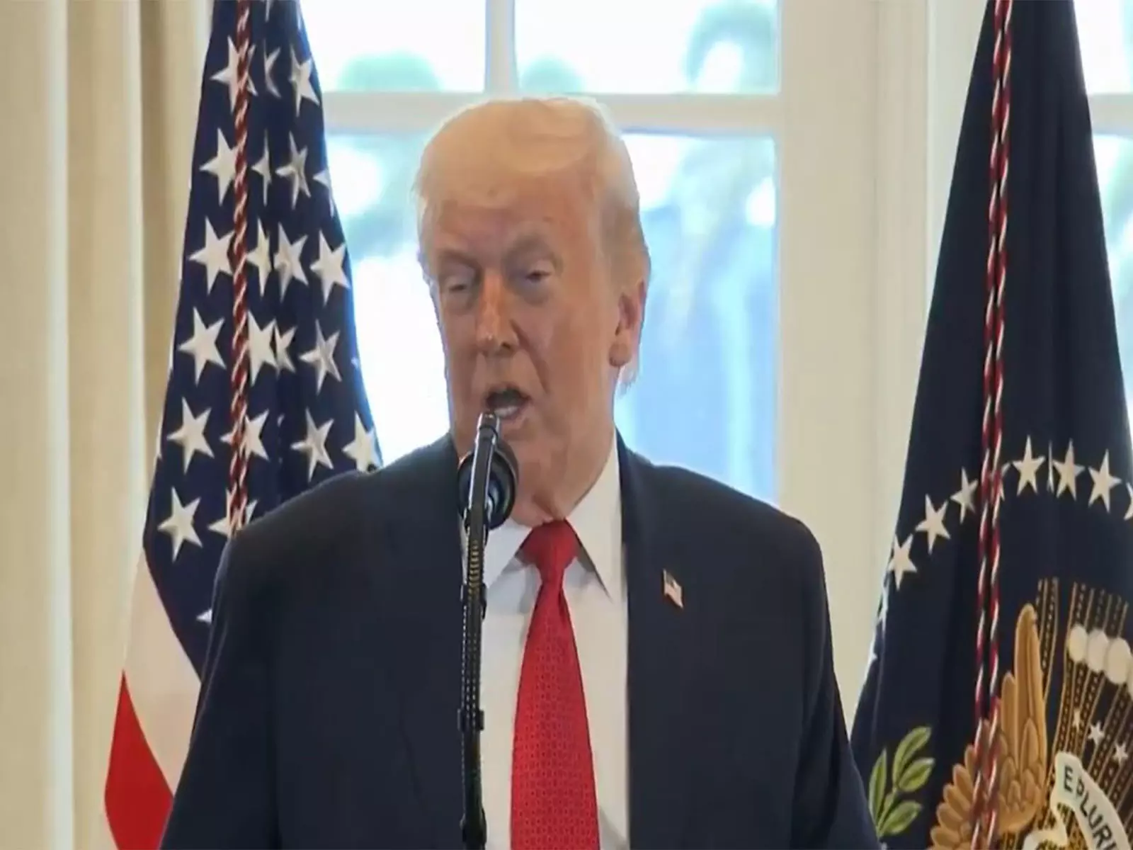 भारत-पाक तनाव खत्म कराने के दावे पर Trump दोहराए बयान भारत-पाक तनाव खत्म कराने के दावे पर Trump दोहराए बयान