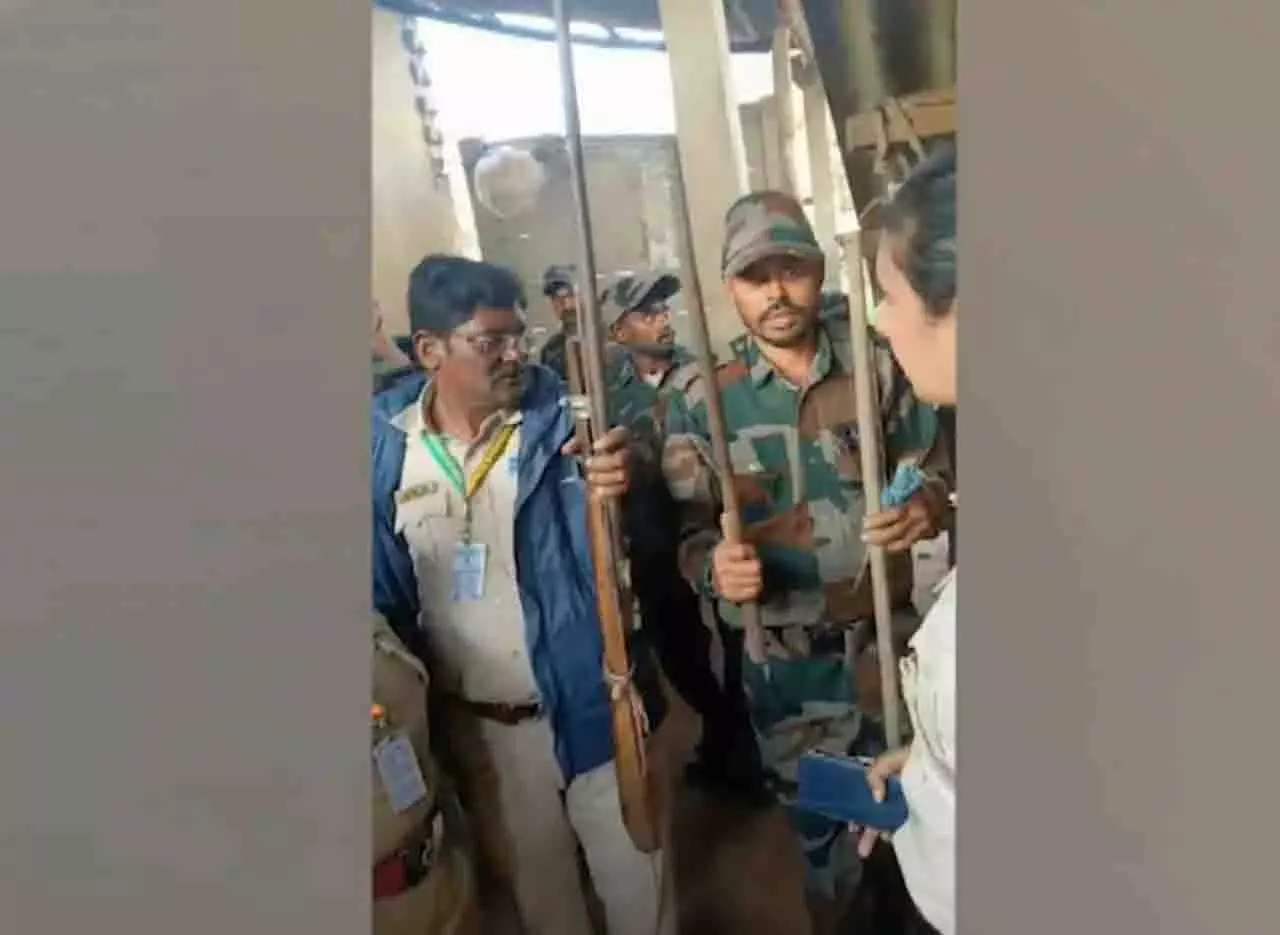 बम खाने से हाथी की मौत: Odisha वन विभाग हरकत में आया, विस्फोटक ज़ब्त किए बम खाने से हाथी की मौत: Odisha वन विभाग हरकत में आया, विस्फोटक ज़ब्त किए