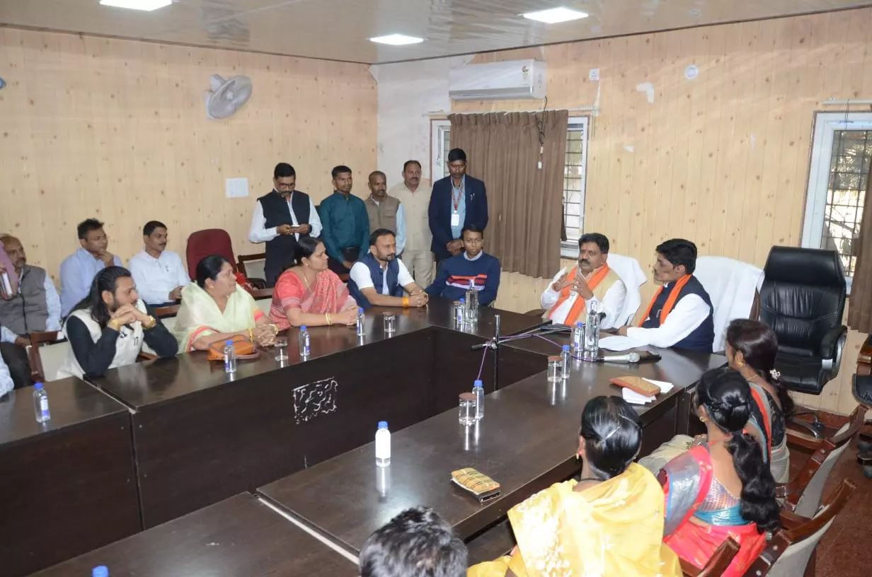उपमुख्यमंत्री विजय शर्मा ने जिला पंचायत रायपुर का किया निरीक्षण उपमुख्यमंत्री विजय शर्मा ने जिला पंचायत रायपुर का किया निरीक्षण