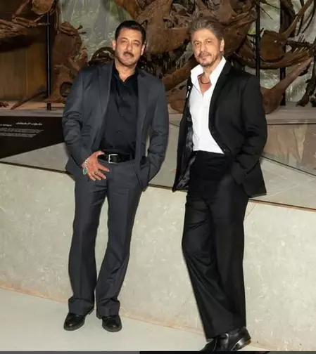 बी प्राक से पहले इन अभिनेताओं को भी मिल चुकी है जान से मारने की धमकी, चर्चे में रहा कॉमेडियन का अपहरण बी प्राक से पहले इन अभिनेताओं को भी मिल चुकी है जान से मारने की धमकी, चर्चे में रहा कॉमेडियन का अपहरण