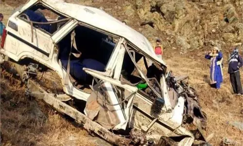 Jammu kashmir:बोलेरो गाड़ी दुर्घटनाग्रस्त 45 साल के व्यक्ति की मौत Jammu kashmir:बोलेरो गाड़ी दुर्घटनाग्रस्त 45 साल के व्यक्ति की मौत