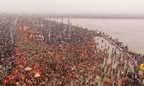 Prayagraj:आज मौनी अमावस्या पर संगम की रेती पर श्रद्धालुओं का रेला Prayagraj:आज मौनी अमावस्या पर संगम की रेती पर श्रद्धालुओं का रेला