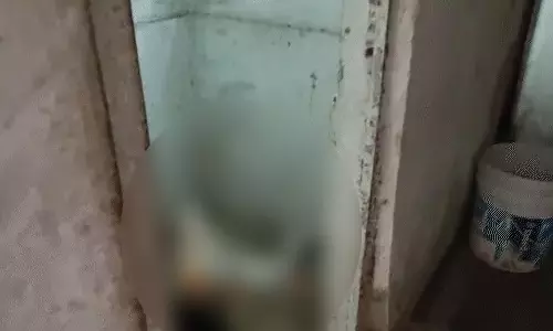 रायपुर : बाथरूम गई बच्ची सेप्टिक टैंक में गिरी, मौत रायपुर : बाथरूम गई बच्ची सेप्टिक टैंक में गिरी, मौत