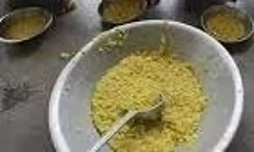 Bihar: स्कूल में मिड-डे मील खाने से 50 से अधिक बच्चे बीमार Bihar: स्कूल में मिड-डे मील खाने से 50 से अधिक बच्चे बीमार