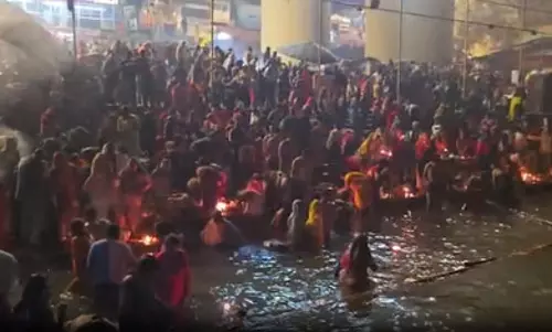 Mauni Amavasya 2026: मौनी अमावस्या पर हरिद्वार-वाराणसी-प्रयागराज में दिखा आस्था का भव्य संगम, श्रद्धालुओं ने किया पवित्र स्नान Mauni Amavasya 2026: मौनी अमावस्या पर हरिद्वार-वाराणसी-प्रयागराज में दिखा आस्था का भव्य संगम, श्रद्धालुओं ने किया पवित्र स्नान