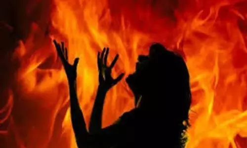 Bengaluru:  पति से झगड़े के बाद विवाहिता ने  बेटी के साथ कर ली आत्महत्या