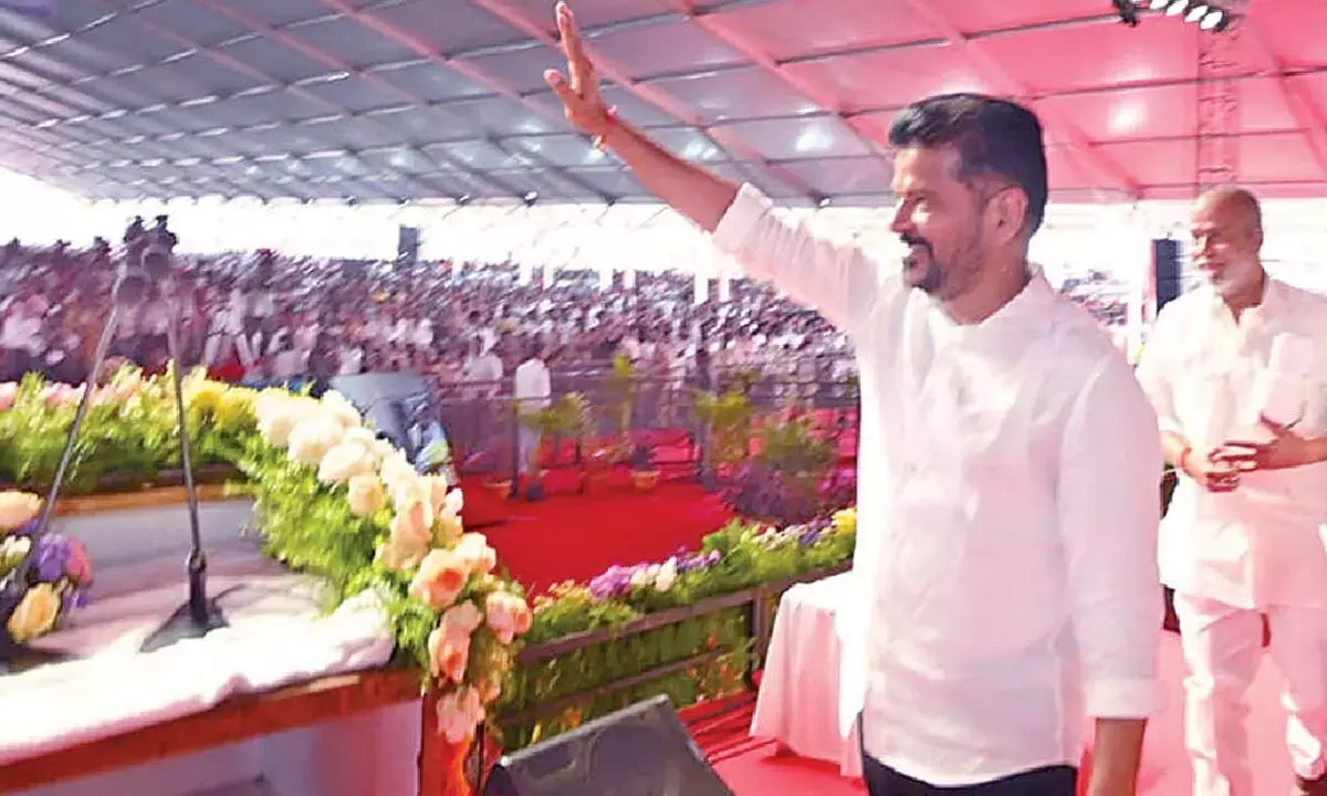 गरीबों और बेघरों के लिए कोई सरकारी जमीन नहीं: Revanth गरीबों और बेघरों के लिए कोई सरकारी जमीन नहीं: Revanth