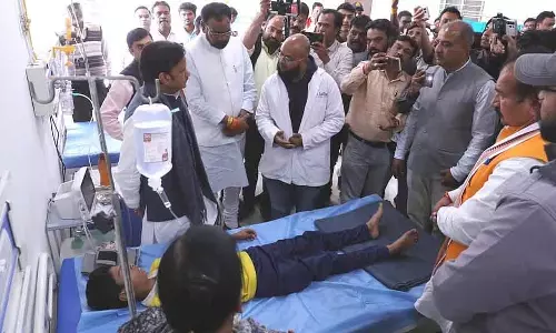 गिलियन-बैरे सिंड्रोम का प्रकोप; डिप्टी CM राजेंद्र शुक्ला ने मनासा का दौरा किया गिलियन-बैरे सिंड्रोम का प्रकोप; डिप्टी CM राजेंद्र शुक्ला ने मनासा का दौरा किया