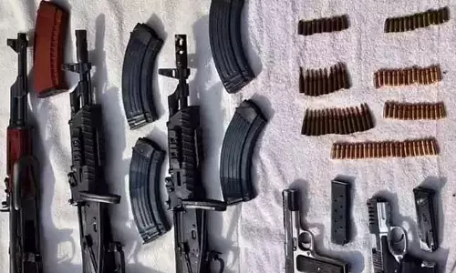 भारत-पाकिस्तान बॉर्डर पर AK-47 समेत बंदूकें मिली भारत-पाकिस्तान बॉर्डर पर AK-47 समेत बंदूकें मिली