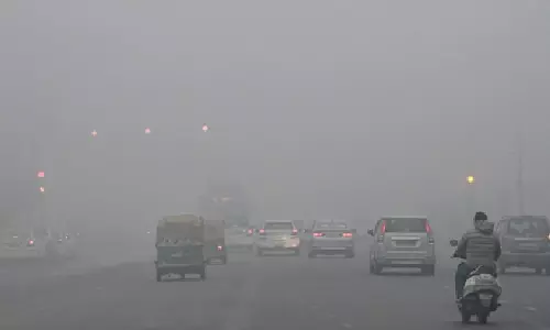 Delhi में शीतलहर और घने कोहरे के चलते वायु गुणवत्ता ‘गंभीर’ श्रेणी में Delhi में शीतलहर और घने कोहरे के चलते वायु गुणवत्ता ‘गंभीर’ श्रेणी में