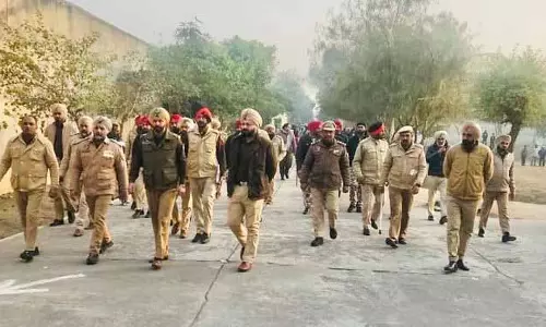 हवाई तस्करी के बीच Faridkot सेंट्रल जेल में अचानक छापेमारी के दौरान मोबाइल, ड्रग्स जब्त हवाई तस्करी के बीच Faridkot सेंट्रल जेल में अचानक छापेमारी के दौरान मोबाइल, ड्रग्स जब्त