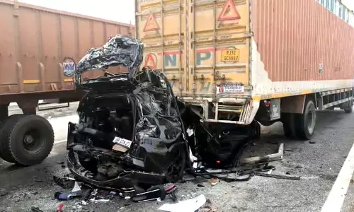 घने कोहरे के कारण KMP एक्सप्रेसवे पर गाड़ियों की टक्कर, 12 घायल