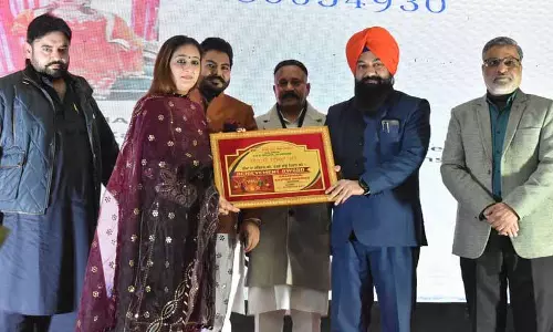 लड़कियों को फ़ैसले लेने की आज़ादी दें: Gadhi