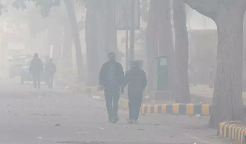 Hyderabad: तेलंगाना में सर्दी का मौसम, कोहरा बना रहेगा Hyderabad: तेलंगाना में सर्दी का मौसम, कोहरा बना रहेगा