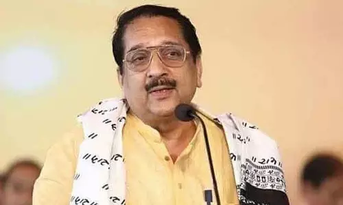 बेटे आकाश के BMC वार्ड 221 जीतने के एक दिन बाद BJP नेता राज पुरोहित का निधन बेटे आकाश के BMC वार्ड 221 जीतने के एक दिन बाद BJP नेता राज पुरोहित का निधन