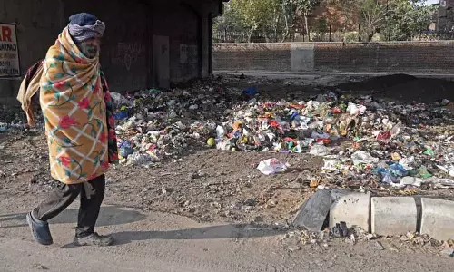 DIG ऑफिस के पास पुल के नीचे कूड़ा शहर की बदसूरती को और बढ़ा रहा DIG ऑफिस के पास पुल के नीचे कूड़ा शहर की बदसूरती को और बढ़ा रहा