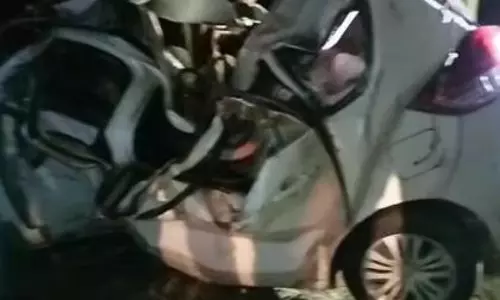 तेज़ रफ़्तार कार ने ली पांच जानें, सोलापुर–Pune हाईवे पर हुआ भीषण हादसा