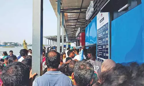 अव्यवस्था ने Manali Lake में आगंतुकों के नौका विहार के अनुभव को बिगाड़ दिया अव्यवस्था ने Manali Lake में आगंतुकों के नौका विहार के अनुभव को बिगाड़ दिया