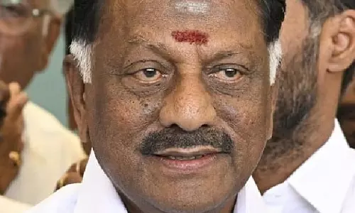AIADMK संकट पर OPS ने EPS पर आरोप लगाते हुए एकता की अपील की AIADMK संकट पर OPS ने EPS पर आरोप लगाते हुए एकता की अपील की