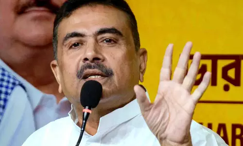 Bengaluru हिंसा के बीच बंगाल के नेता विपक्ष ने राज्यपाल से दखल की मांग की Bengaluru हिंसा के बीच बंगाल के नेता विपक्ष ने राज्यपाल से दखल की मांग की