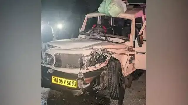 Angul में ट्रक की बोलेरो से टक्कर में ड्राइवर की मौत, छह घायल Angul में ट्रक की बोलेरो से टक्कर में ड्राइवर की मौत, छह घायल