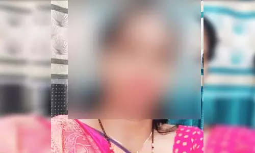 शिक्षिका ने स्कूल में खत्म की जिंदगी, प्रिंसिपल रूम में लटका दिखा शव शिक्षिका ने स्कूल में खत्म की जिंदगी, प्रिंसिपल रूम में लटका दिखा शव