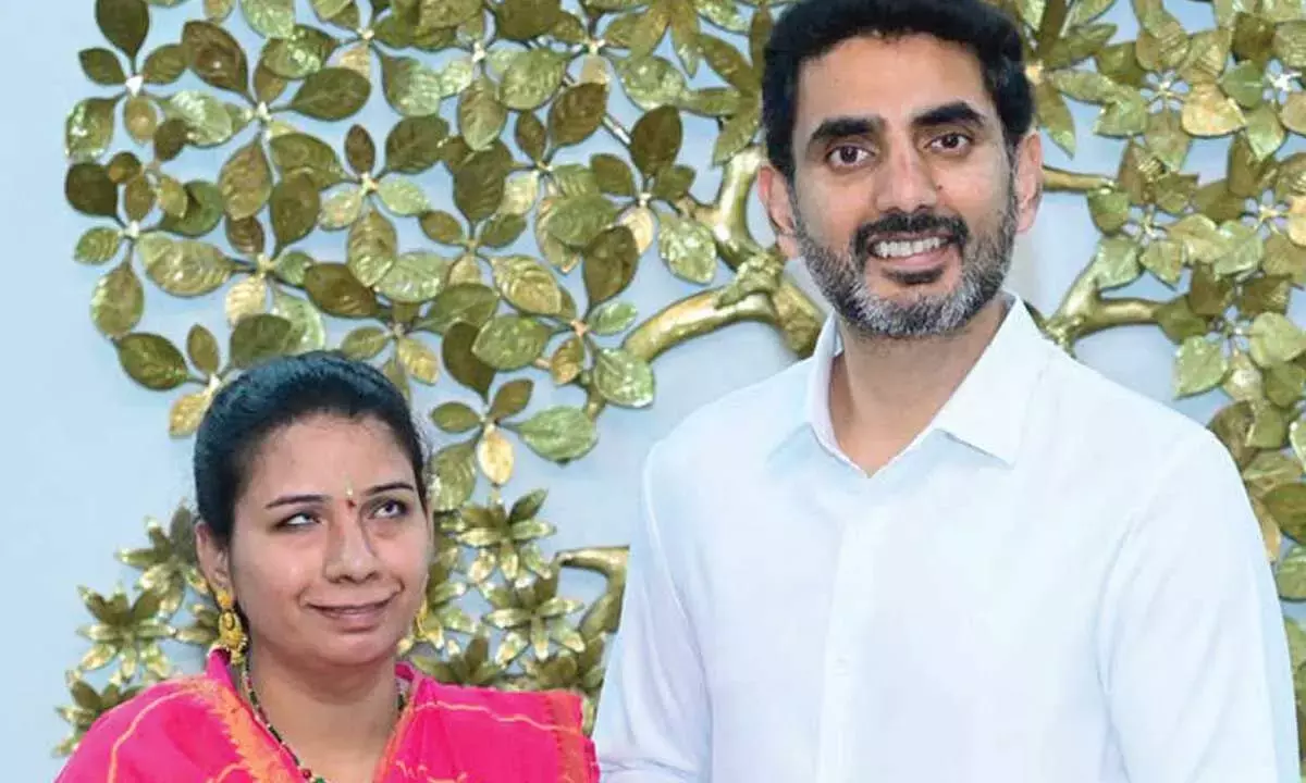 Andhra: लोकेश ने दृष्टिबाधित महिला द्वारा लिखा गया उपन्यास जारी किया