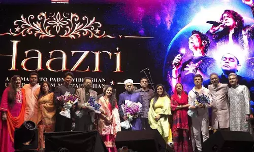 AR Rahman, हरिहरन, सोनू निगम और शान ने हाज़री 2026 में पद्म विभूषण उस्ताद गुलाम मुस्तफा खान को श्रद्धांजलि दी AR Rahman, हरिहरन, सोनू निगम और शान ने हाज़री 2026 में पद्म विभूषण उस्ताद गुलाम मुस्तफा खान को श्रद्धांजलि दी