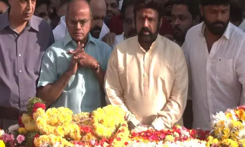 N.T. Rama Rao की 30वीं पुण्यतिथि पर नंदामुरी बालकृष्ण ने दी श्रद्धांजलि