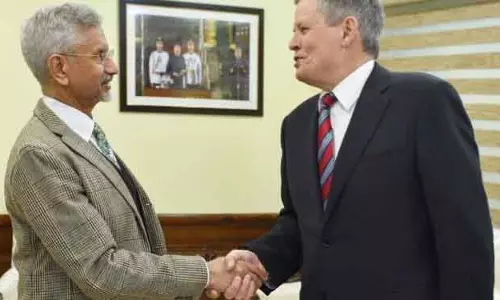 विदेश मंत्री जयशंकर और US Senator स्टीव डेन्स ने द्विपक्षीय संबंधों पर चर्चा की