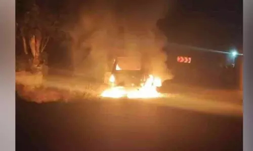 Kerala : नेशनल हाईवे पर गाड़ी चलाते समय एक कार में आग लग गई