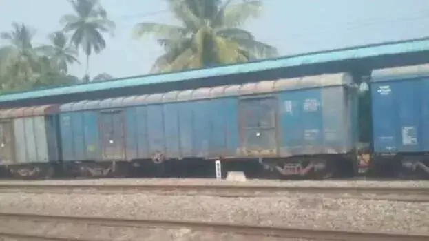 kerala: पट्टाम्बी में मालगाड़ी पटरी से उतरी; दो ट्रेनें आंशिक रूप से रद्द kerala: पट्टाम्बी में मालगाड़ी पटरी से उतरी; दो ट्रेनें आंशिक रूप से रद्द