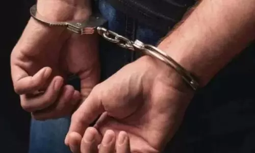 कालिंद्री एक्सप्रेस में बम की अफवाह फैलाने वाला युवक हिरासत में कालिंद्री एक्सप्रेस में बम की अफवाह फैलाने वाला युवक हिरासत में
