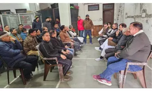 Arvind ने बोहरी निवासियों से बातचीत की, समर्थन का वादा किया Arvind ने बोहरी निवासियों से बातचीत की, समर्थन का वादा किया