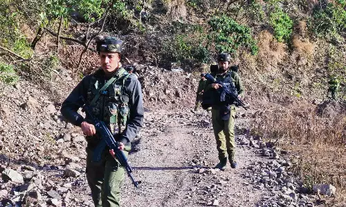 J&K के किश्तवाड़ में सुरक्षा बलों और आतंकियों के बीच मुठभेड़ शुरू