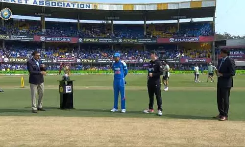 Virat Kohli की सेंचुरी पर नज़र, भारत ने टॉस जीतकर न्यूज़ीलैंड के खिलाफ़ बॉलिंग का फ़ैसला किया Virat Kohli की सेंचुरी पर नज़र, भारत ने टॉस जीतकर न्यूज़ीलैंड के खिलाफ़ बॉलिंग का फ़ैसला किया