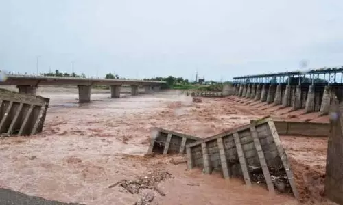 JAMMU: 19.75 करोड़ रुपये की लागत से चौथे तवी पुल के अप्रोच को स्थायी रूप से ठीक करने की मंजूरी दी JAMMU: 19.75 करोड़ रुपये की लागत से चौथे तवी पुल के अप्रोच को स्थायी रूप से ठीक करने की मंजूरी दी