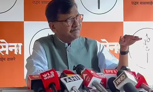 Sanjay Raut का आरोप: एकनाथ शिंदे ने होटल को जेल में बदल दिया, पार्षद बंधक