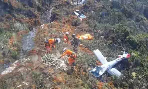 लापता Indonesian विमान का मलबा मिला, एक पीड़ित का शव बरामद