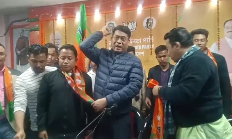 Tripura: TTAADC चुनाव से पहले टिपरा मोथा के नेता, संस्थापक सदस्य समेत, BJP में शामिल Tripura: TTAADC चुनाव से पहले टिपरा मोथा के नेता, संस्थापक सदस्य समेत, BJP में शामिल