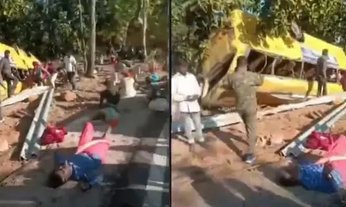 छत्तीसगढ़-झारखंड बॉर्डर में 5 की मौत, बस दुर्घटनाग्रस्त होने से मची चीख-पुकार छत्तीसगढ़-झारखंड बॉर्डर में 5 की मौत, बस दुर्घटनाग्रस्त होने से मची चीख-पुकार