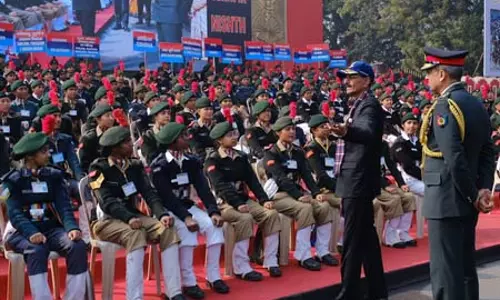 NCC कैडेट्स देश के गौरवशाली अतीत और उज्ज्वल भविष्य के बीच की कड़ी: रक्षा राज्य मंत्री संजय सेठ NCC कैडेट्स देश के गौरवशाली अतीत और उज्ज्वल भविष्य के बीच की कड़ी: रक्षा राज्य मंत्री संजय सेठ
