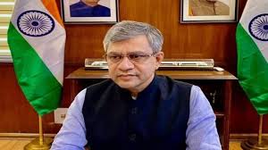 ट्रेनों में पत्थरबाजी पर Ashwini Vaishnaw की चेतावनी, बंगाल सरकार से कानून व्यवस्था बनाए रखने की अपील